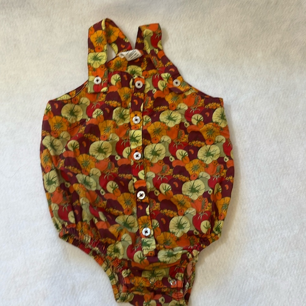 Kate Quinn 2T thin cotton tomato print overall onesie with snaps